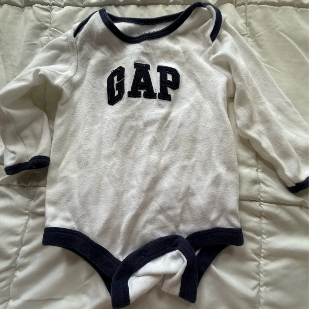 Gap long sleeve cotton onesie shirt Baby Boy
